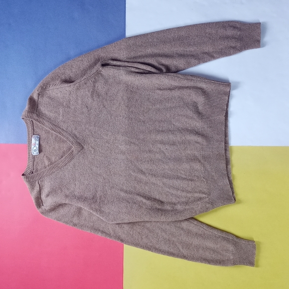 Vintage Women’s Essential Pure Virgin Wool Tan V-Neck Sweater